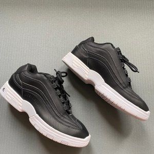 Brand New Size 8.5 DC Legacy Lite Skater Sneakers